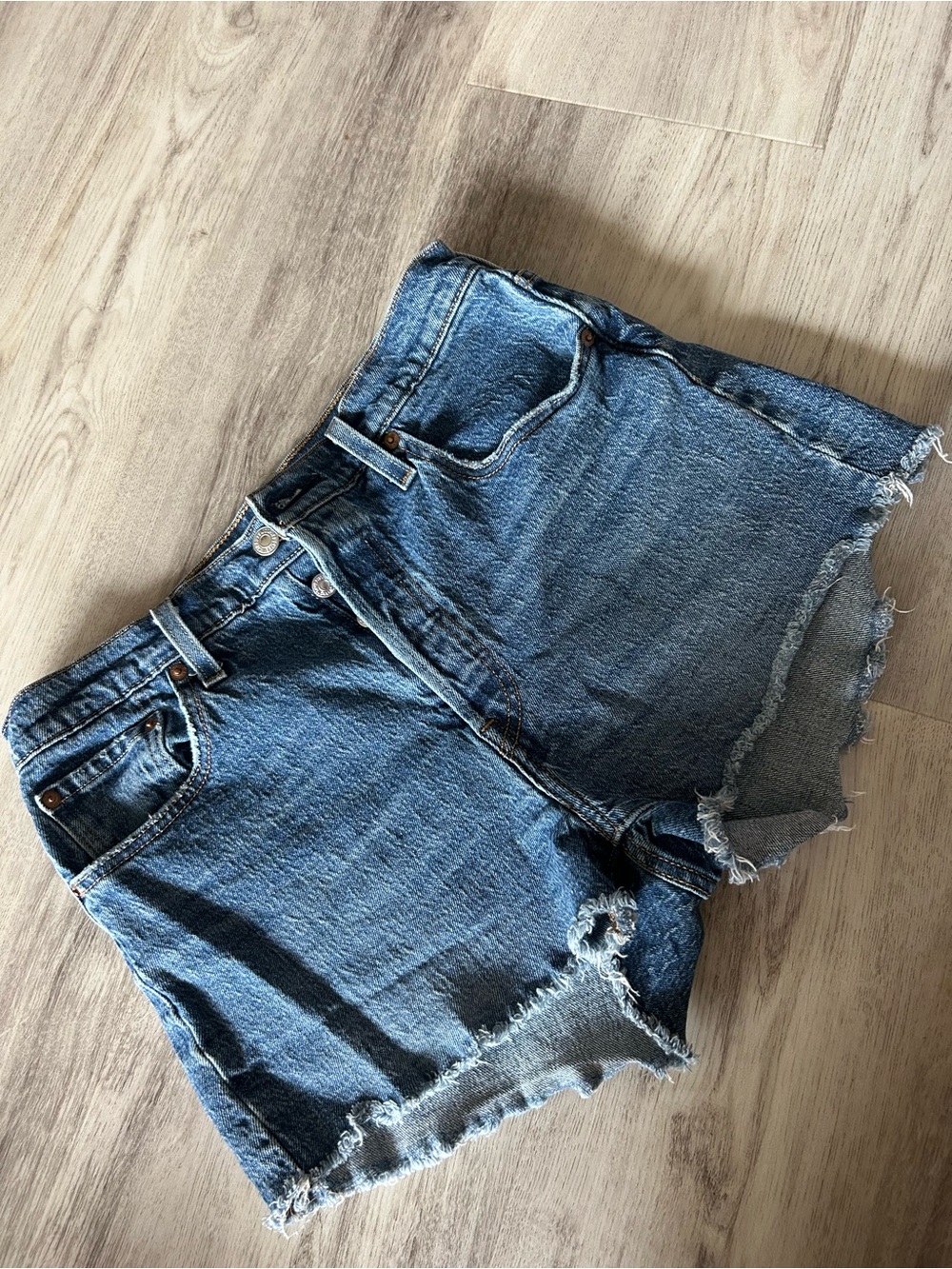 Levi 501 shorts size 29